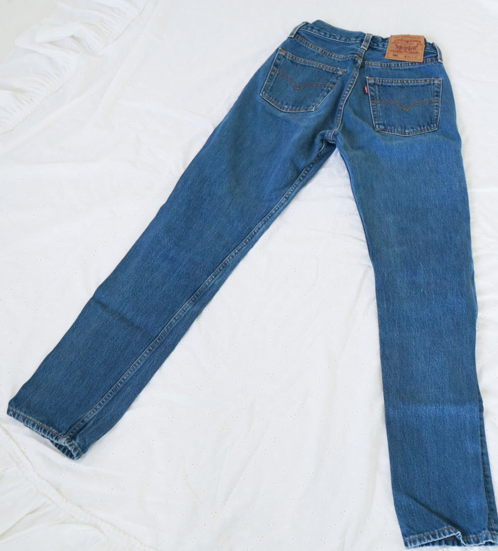 Vintage 90’s Med-Dark Wash Levi’s (23-24”)