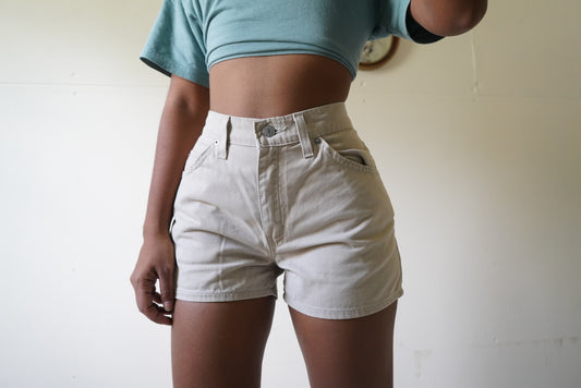 Vintage 90’s Tan Levi’s Cotton Shorts (26-27”)